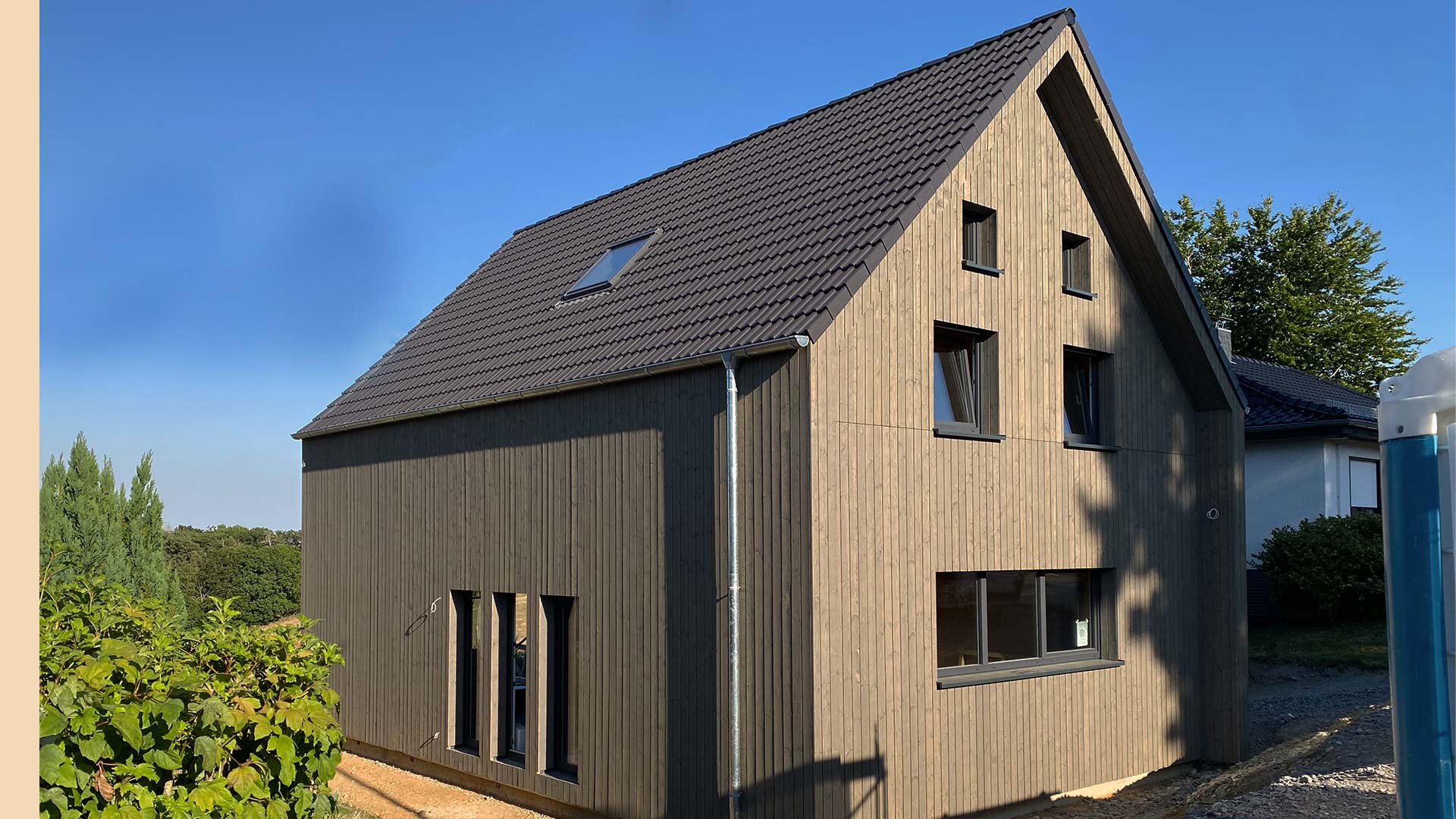 Haus mit Holzfassade in Holzständer Bauweise