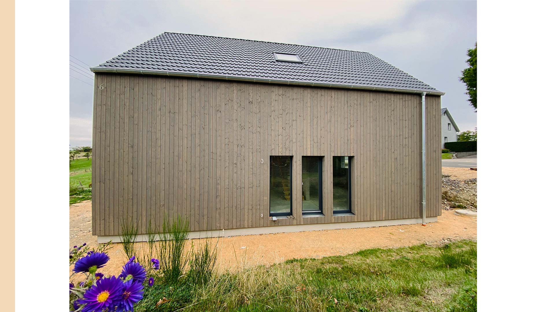 Holzhaus mit Fassade in Holzständer Bauweise